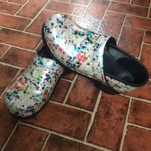 GUC Multicolored Danskos